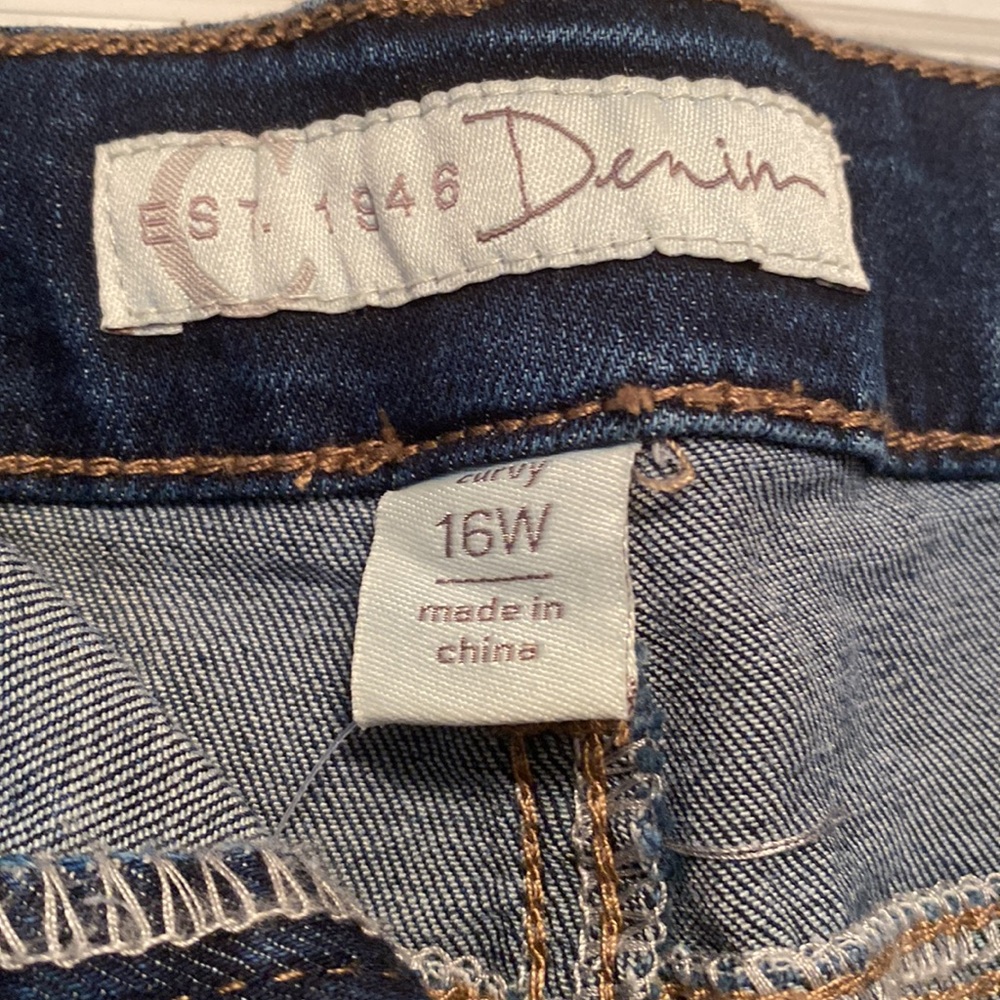 Brand New Cato Dark Wash, Curvy, Denim Shorts…size 16W & (2) 18W - Picture 3 of 8